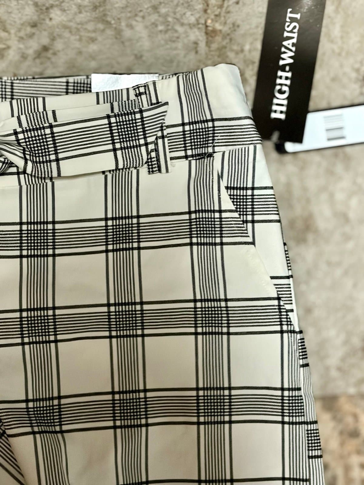 NWT, SOHO women’s Shorts L - Thumbnail 3