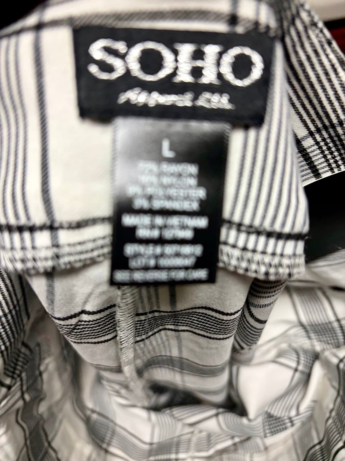 NWT, SOHO women’s Shorts L - Thumbnail 4
