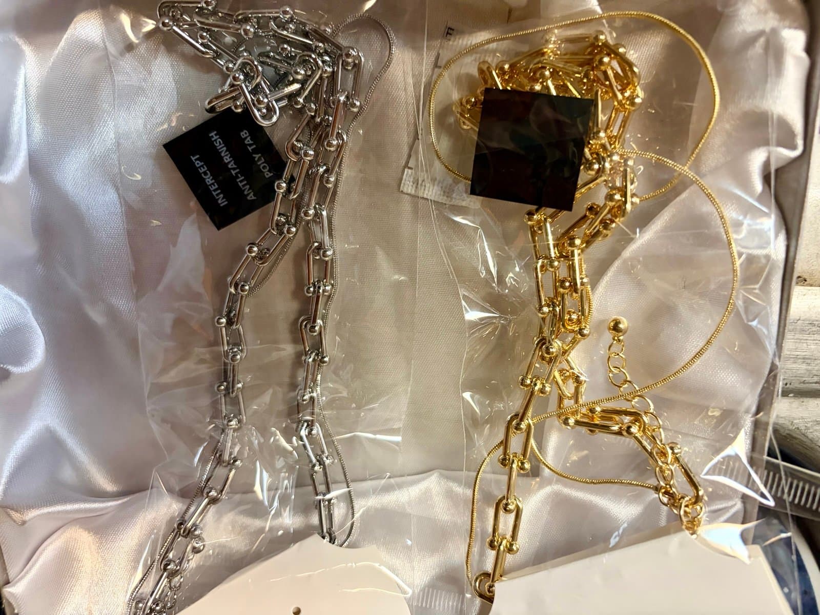 Set of Link Chain Necklaces in Gold tone and Silver tone - Thumbnail 5