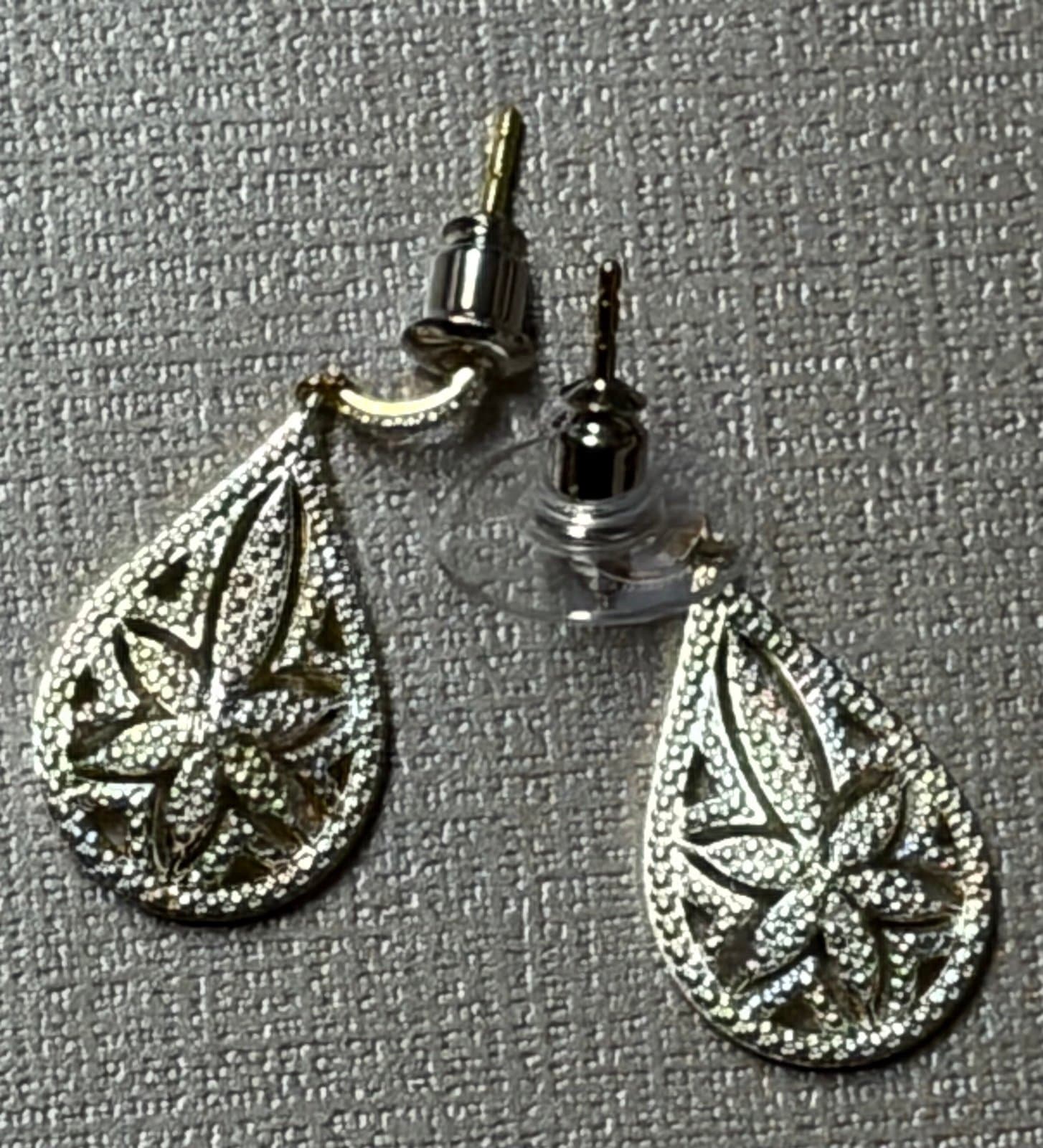 NWT, White Diamond Accent Floral Earrings - Thumbnail 8