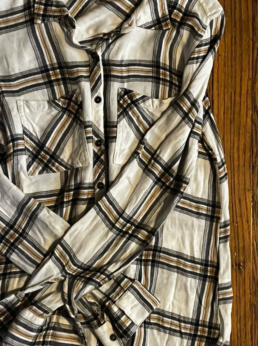 Maurice’s Flannel button up size SM. - Thumbnail 4