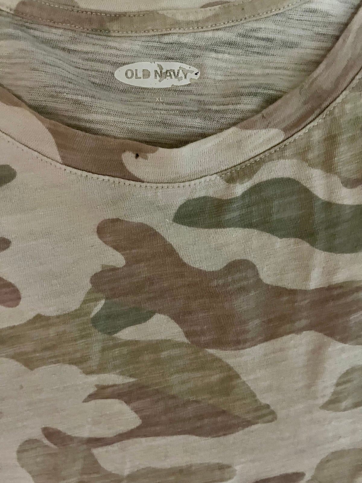 Old Navy T, size Lg. Excellent condition. - Thumbnail 2