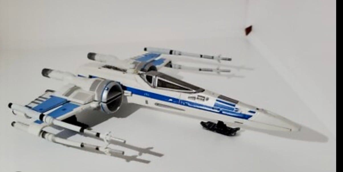 Resistance X wing fighter Toy - Thumbnail 2
