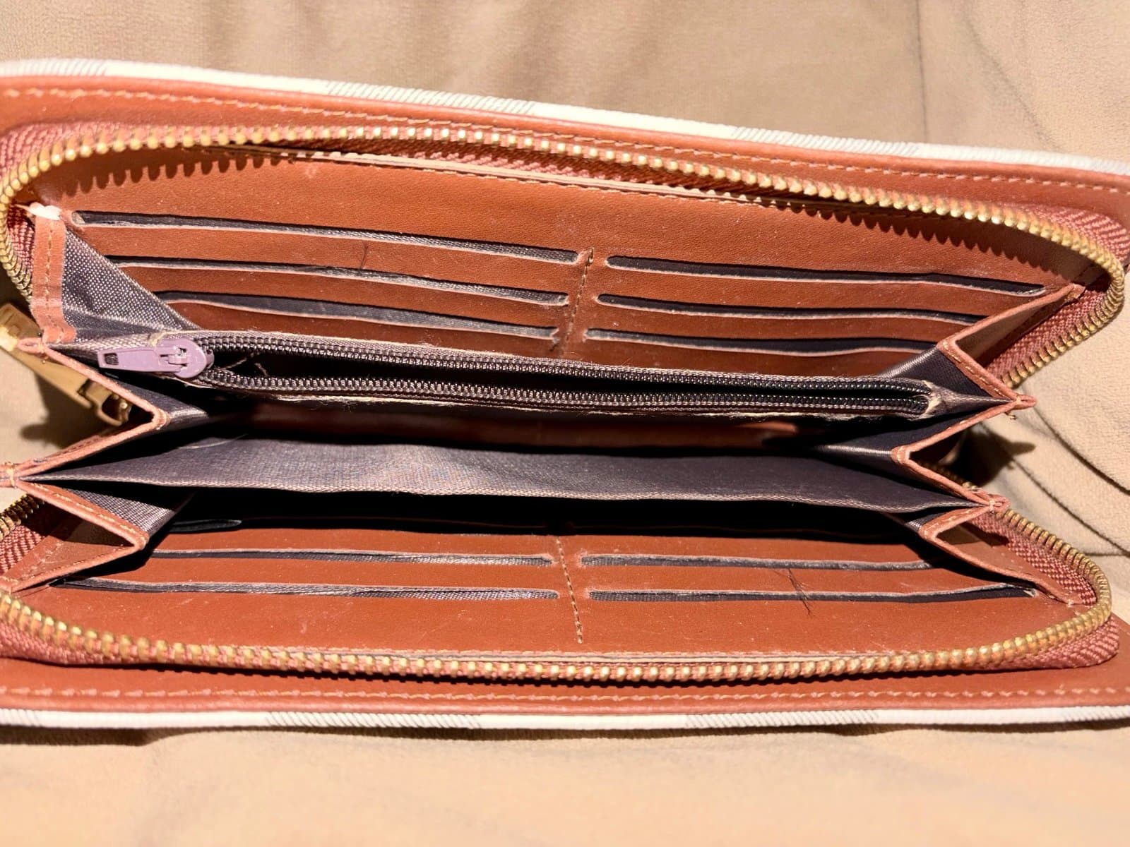 NWT, Plaid Black and White Leather Wallet. - Thumbnail 4
