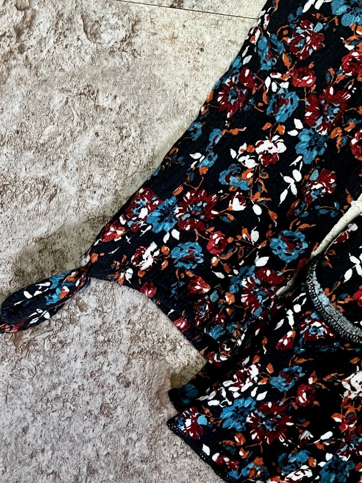 American Eagle Floral Top, size XS - Thumbnail 2