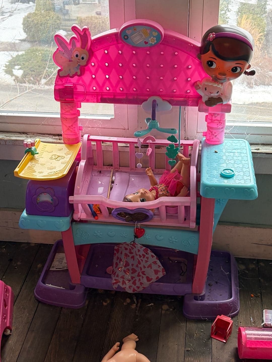Disney Junior Doc McStuffins Baby All-in-One Nursery and Pet Vet Checkup Center - Image 1