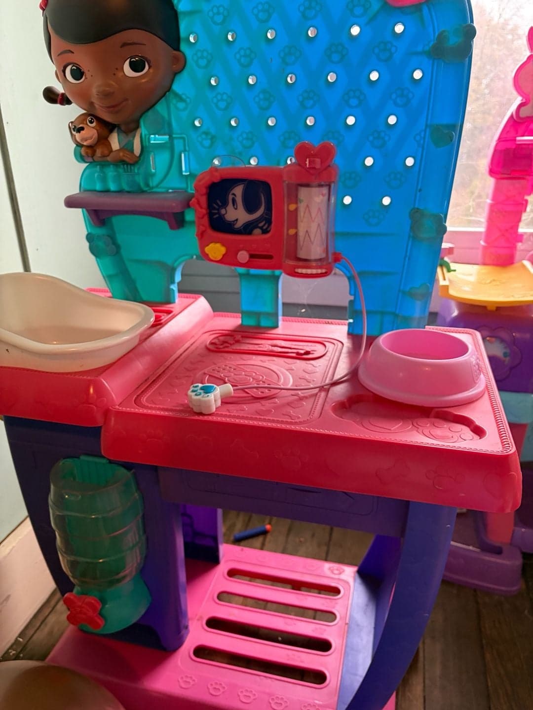 Disney Junior Doc McStuffins Baby All-in-One Nursery and Pet Vet Checkup Center - Thumbnail 2