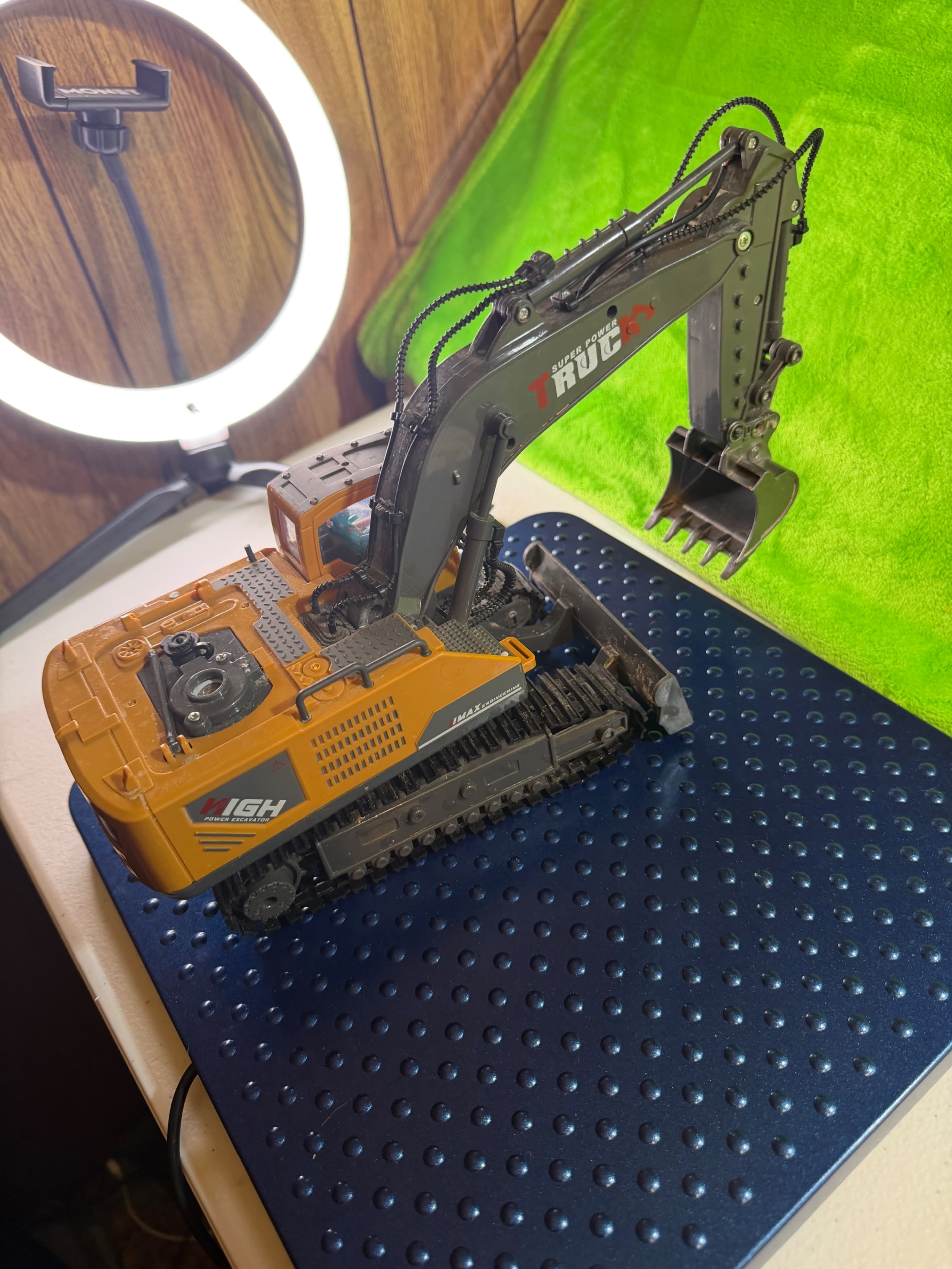RC Excavator Toy Construction Vehicle Yellow NO REMOTE Parts Repair or Display - Thumbnail 2