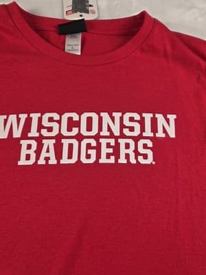 NWT Champion Wisconsin Badgers Men's Large Red Short Sleeve T-Shirt - Thumbnail 2