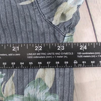 Tommy Bahama Men’s Large Rayon-Cotton-Blend Short Sleeve Button Up Shirt - Thumbnail 8