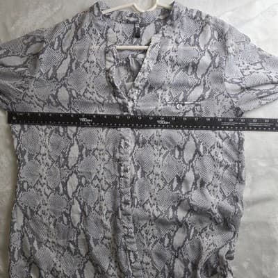 KUT Women's Large Sheet Rose Black &White pattern Blouse - Thumbnail 4