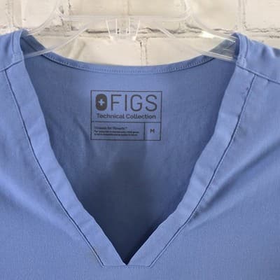 Figs Women’s Medium Blue Casma V-Neck 3 Pocket Scrub Top PW1000 - Thumbnail 2
