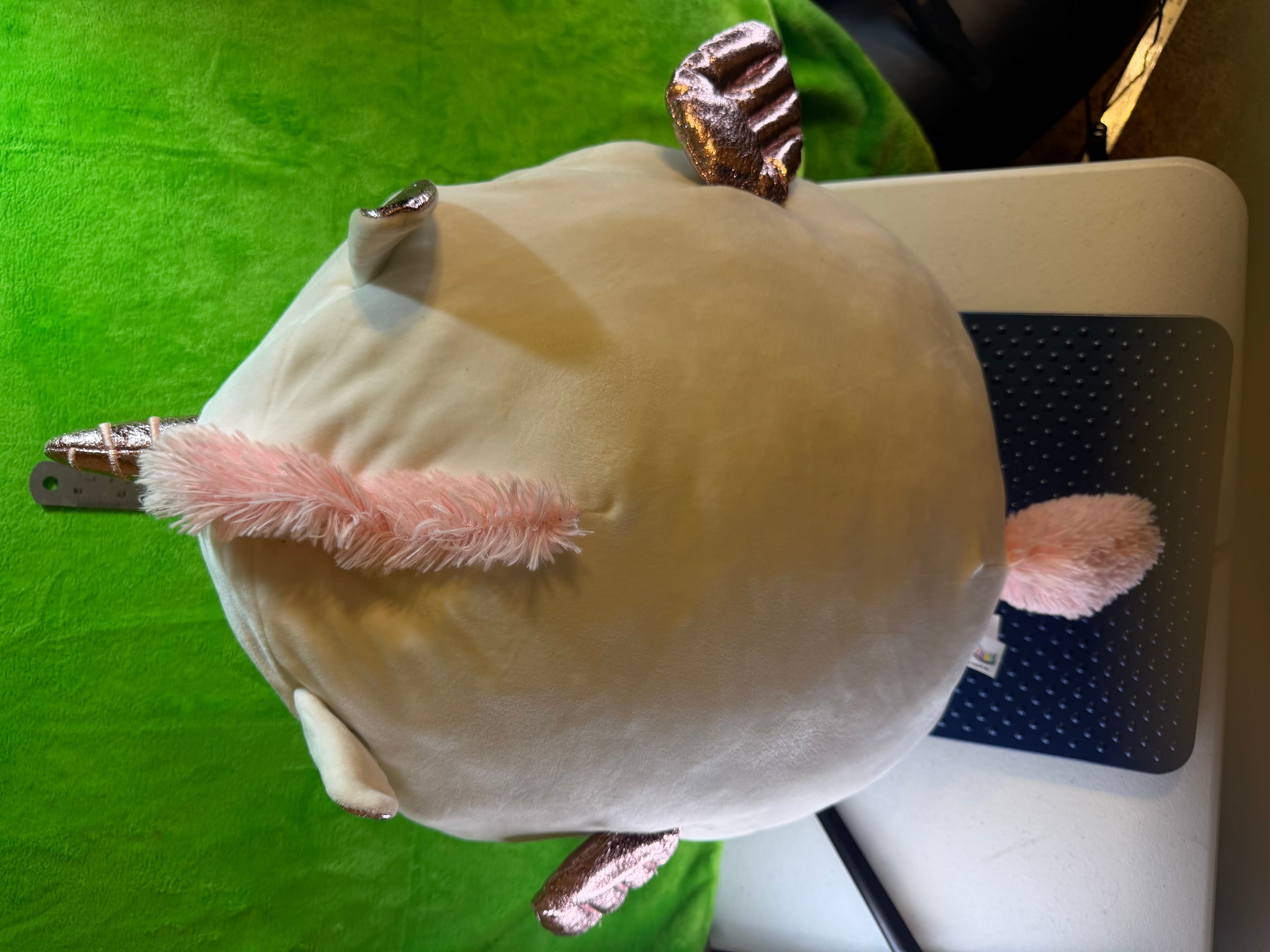Squishmallows Hug Mees 18" Unicorn Valentine's Love Cream Rose Gold Plush - Thumbnail 4
