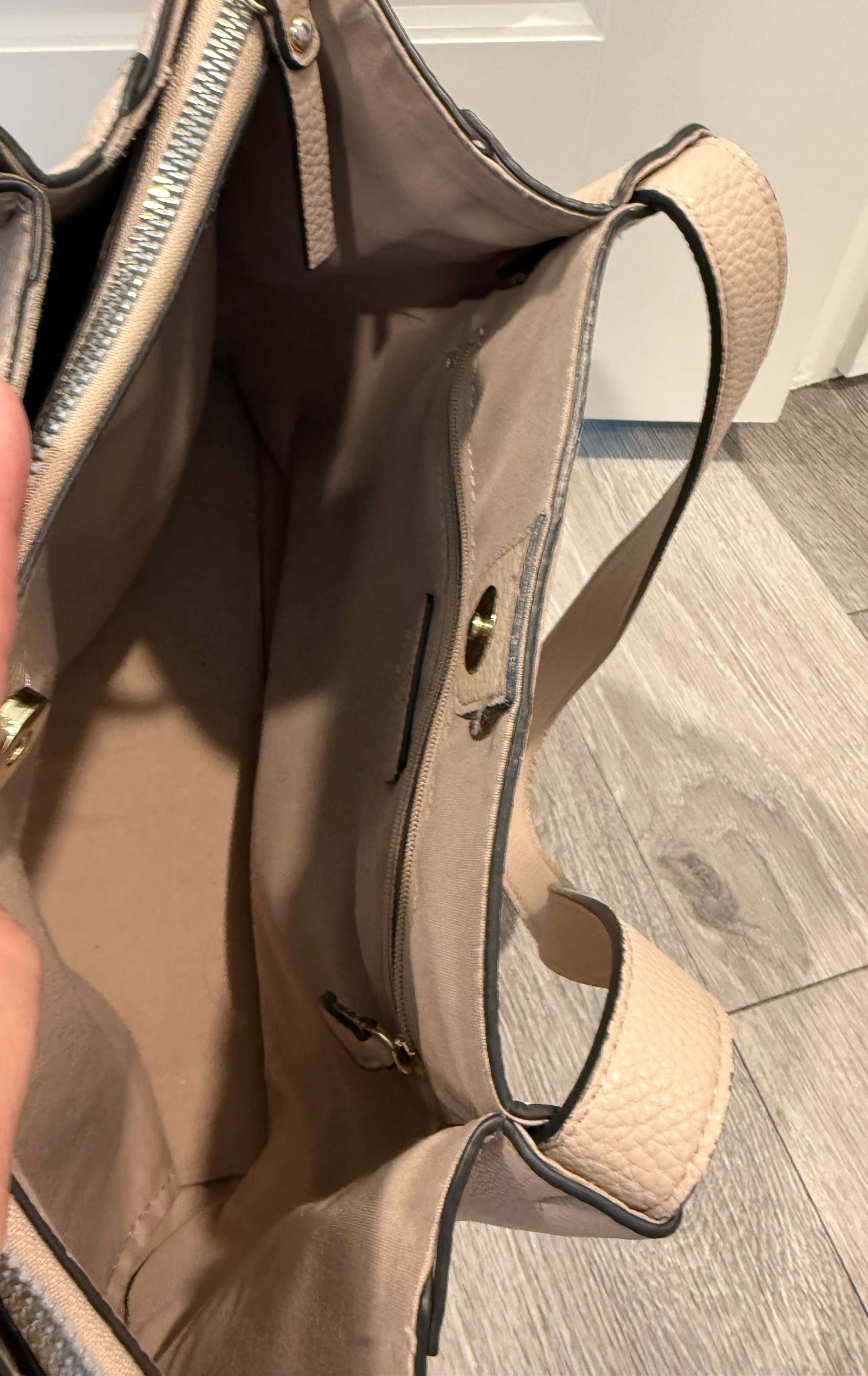 Beige Leather Tote Bag with Gold Chain Detail - Thumbnail 5