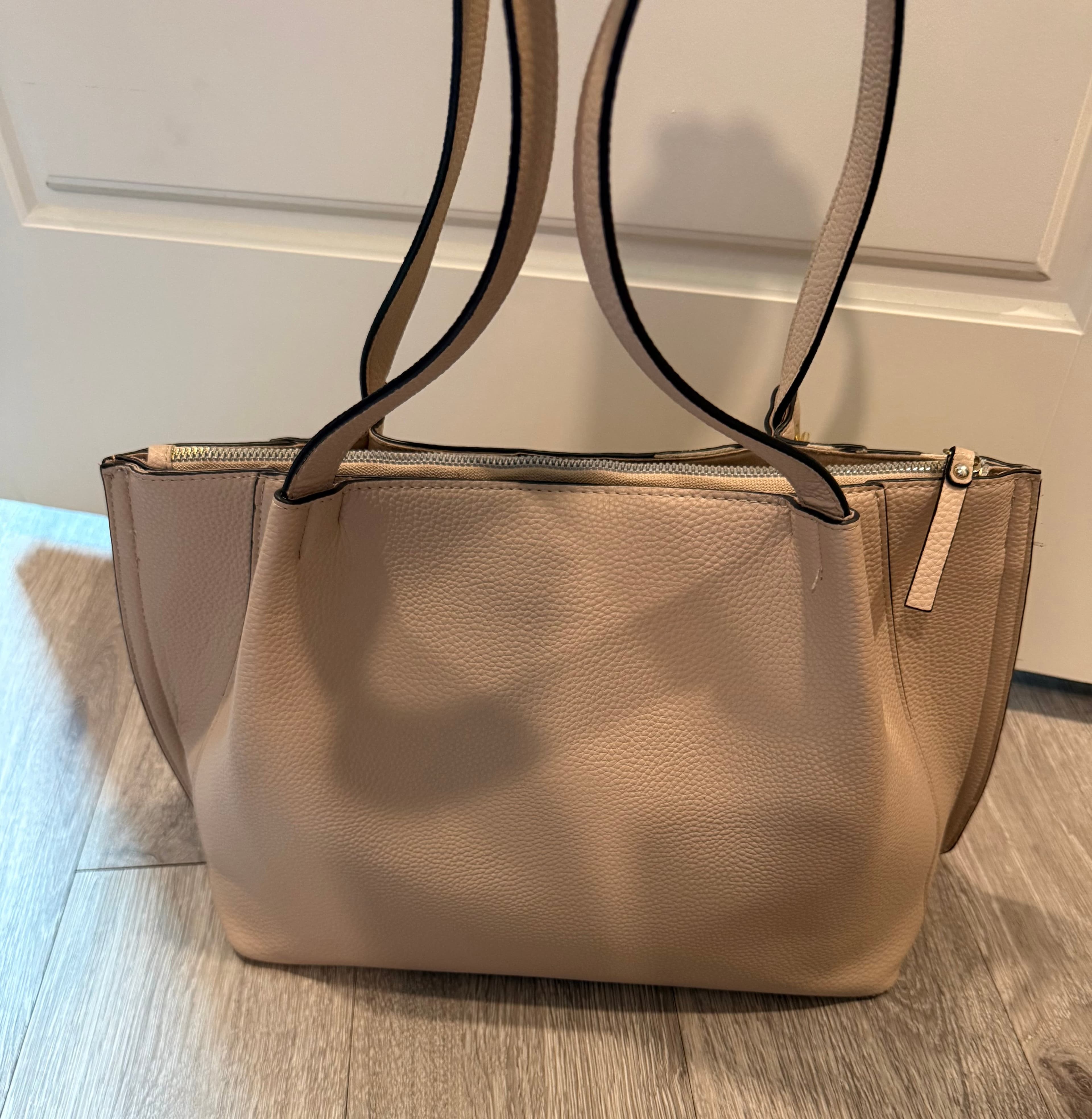 Beige Leather Tote Bag with Gold Chain Detail - Thumbnail 3