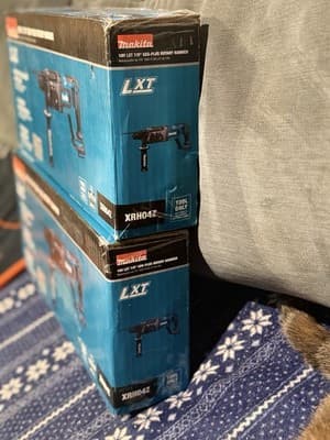 Makita XRH04Z 18V LXT Lithium-Ion Cordless 7/8" Rotary Hammer (Tool Only) - Thumbnail 3