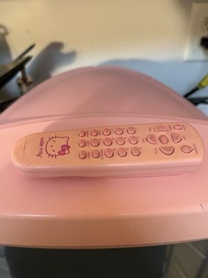 Hello Kitty Pink 13" Vintage CRT Retro Game TV HK TV13 With Remote - WORKING - Thumbnail 4