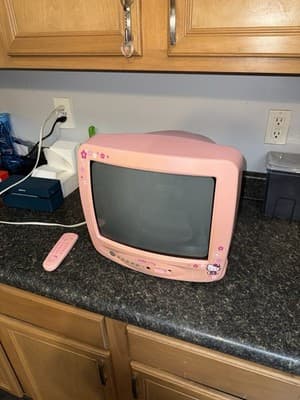 Hello Kitty Pink 13" Vintage CRT Retro Game TV HK TV13 With Remote - WORKING - Thumbnail 5