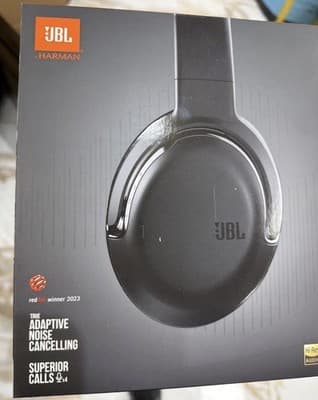 JBL Tour One M2 Wireless Over-Ear Noise Cancelling Headphones (Black) (NEW) 🔥🔥 - Thumbnail 2