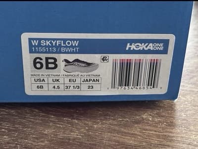 Women’s Size 6 HOKA Skyflow BWHT Black White Running Shoes 1155113 New In Box - Thumbnail 8