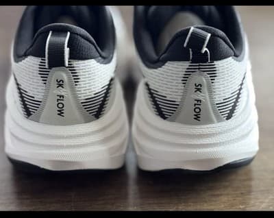 Women’s Size 6 HOKA Skyflow BWHT Black White Running Shoes 1155113 New In Box - Thumbnail 6