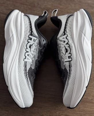 Women’s Size 6 HOKA Skyflow BWHT Black White Running Shoes 1155113 New In Box - Thumbnail 3