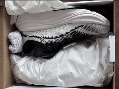 Women’s Size 6 HOKA Skyflow BWHT Black White Running Shoes 1155113 New In Box - Thumbnail 7