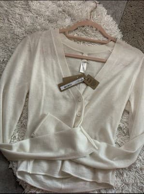 Skims Featherweight Cashmere Lightweight Knit Button Cardigan Egret S V-Neck NWT - Thumbnail 3