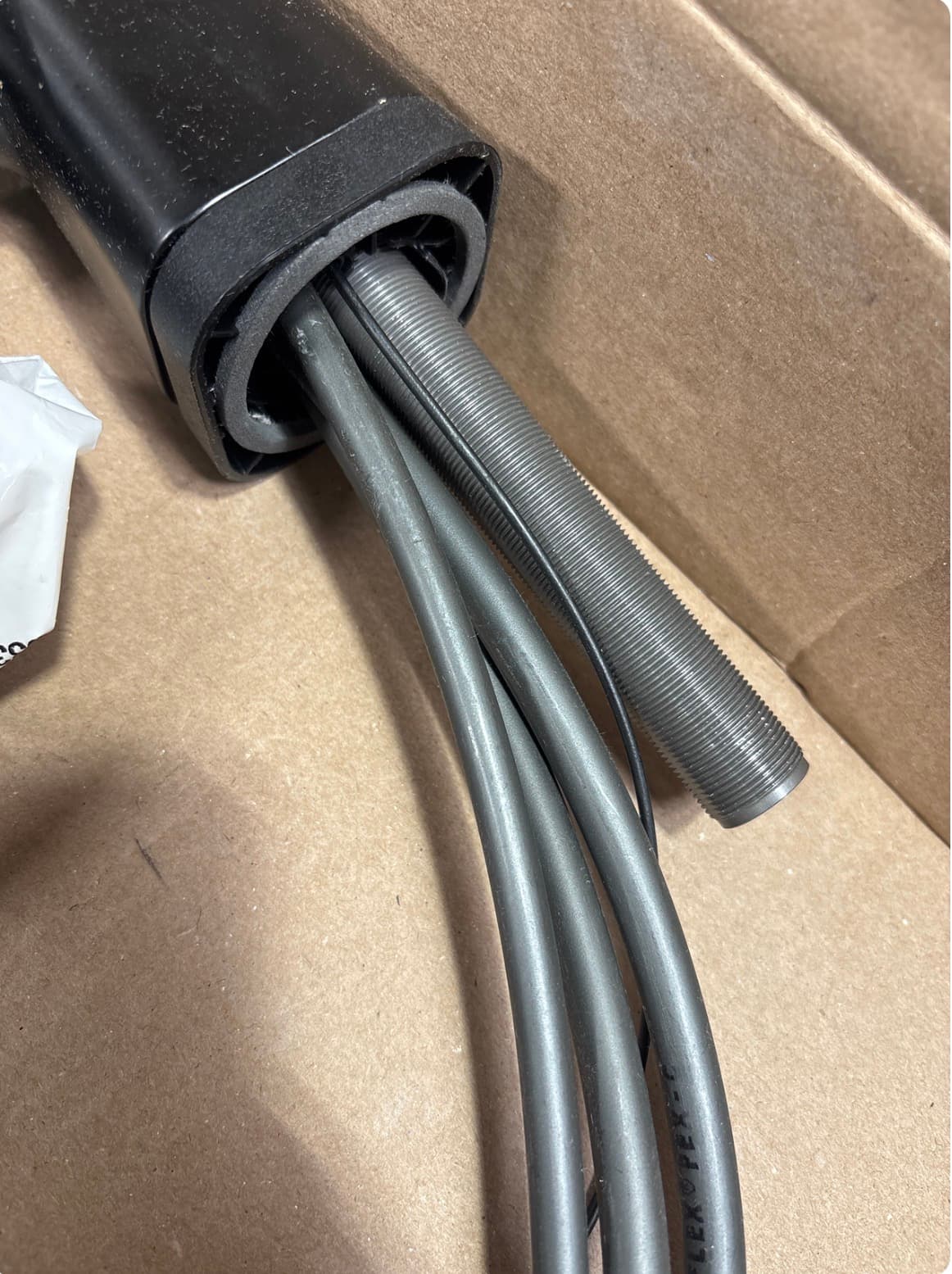New Delta Matte Black Pull-Down Kitchen Faucet - Thumbnail 3