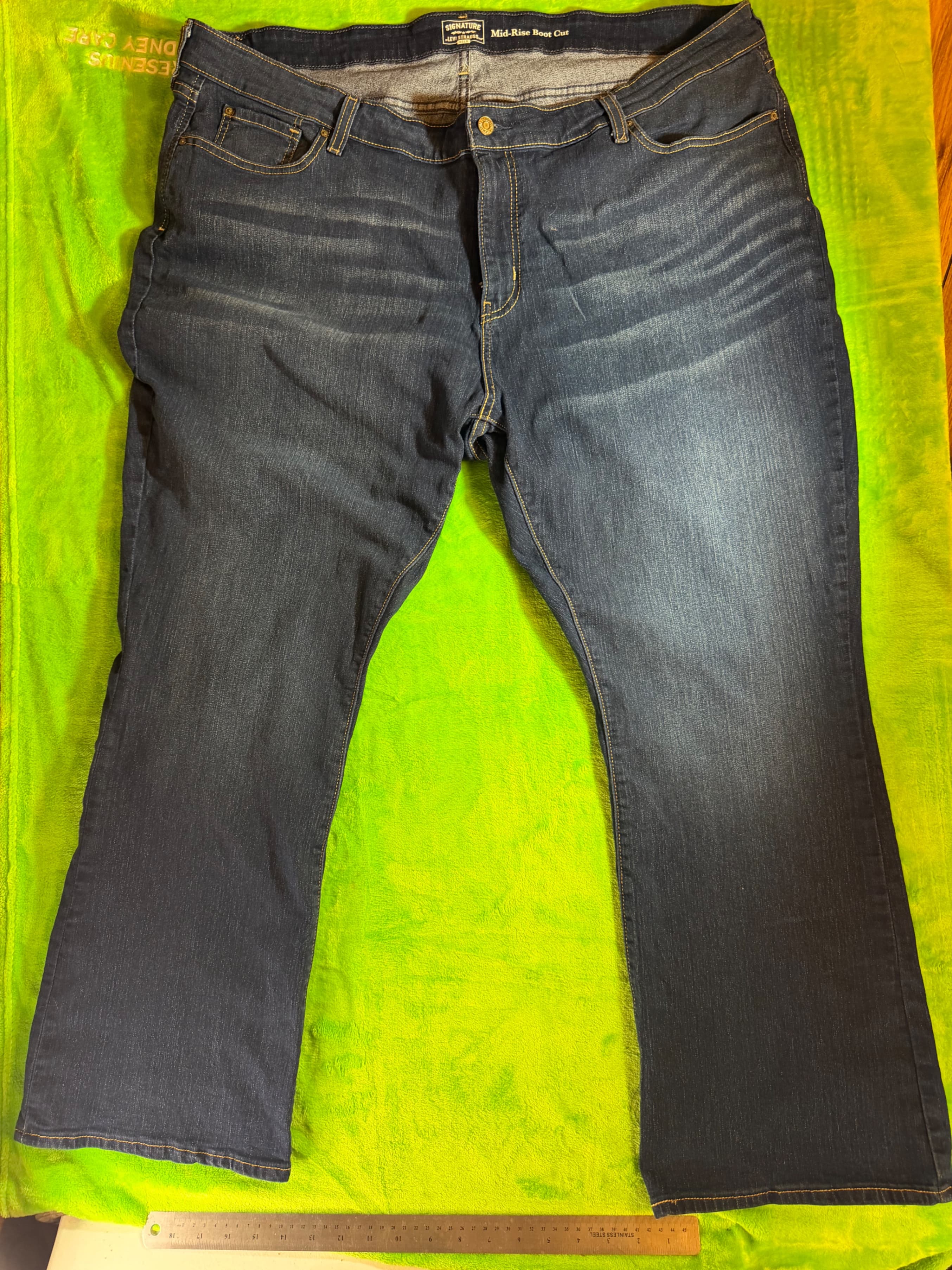 Signature Levi Strauss Gold Womens Plus 26S W38 L30 Mid Rise Boot Cut Jeans Dark - Image 1