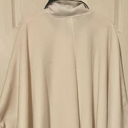 Northern Trails Women vtg Cream Poncho shawl cape One Size fits all black collar - Thumbnail 9