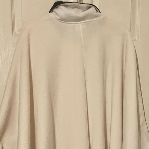 Northern Trails Women vtg Cream Poncho shawl cape One Size fits all black collar - Thumbnail 2