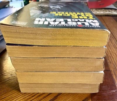 5 books by Alistair MacLean 1974 Fawcett Crest Western - Thumbnail 15