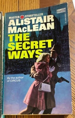 5 books by Alistair MacLean 1972 Paperback Fawcett Crest War Thriller - Thumbnail 4