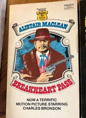 5 books by Alistair MacLean 1974 Fawcett Crest Western - Thumbnail 2
