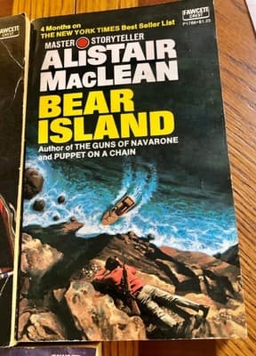 5 books by Alistair MacLean 1974 Fawcett Crest Western - Thumbnail 4