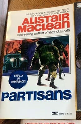 5 books by Alistair MacLean 1972 Paperback Fawcett Crest War Thriller - Thumbnail 2