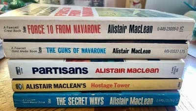 5 books by Alistair MacLean 1972 Paperback Fawcett Crest War Thriller - Thumbnail 13