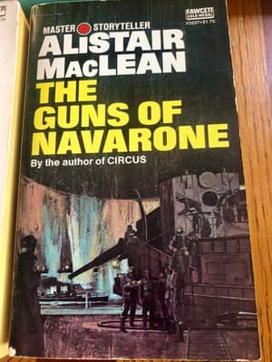 5 books by Alistair MacLean 1972 Paperback Fawcett Crest War Thriller - Thumbnail 6