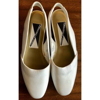WOMENS MOOTSIE TOOTSIEs CLOSED TOE STAP BACK LOW HEEL SHOES 6M - Image 1