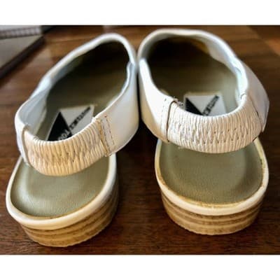 WOMENS MOOTSIE TOOTSIEs CLOSED TOE STAP BACK LOW HEEL SHOES 6M - Thumbnail 4