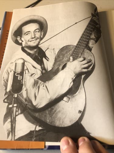 There Ain't Nobody That Can Sing Like Me : The Life of Woody Guthrie by Anne E. - Thumbnail 4