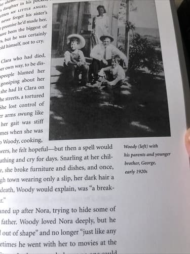 There Ain't Nobody That Can Sing Like Me : The Life of Woody Guthrie by Anne E. - Thumbnail 10