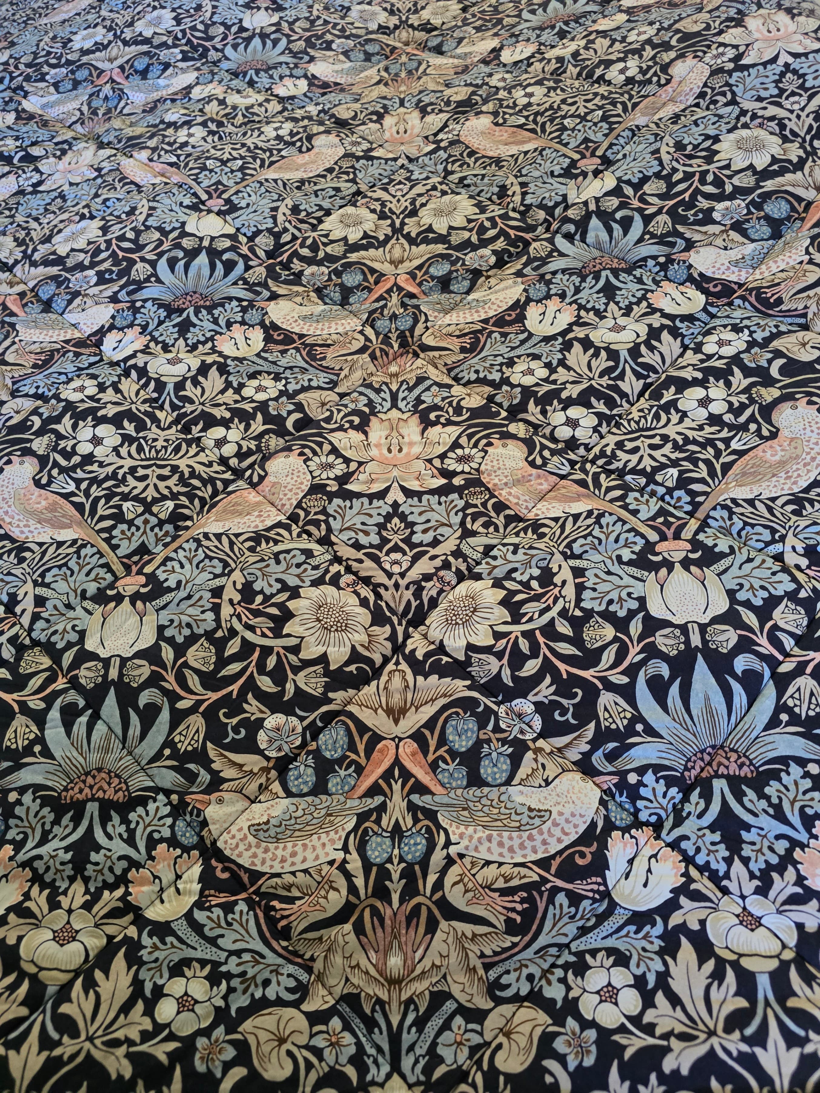 William Morris At Home Floral Quilt 100% Cotton King Size Quilt and 2 Shams - Image 1