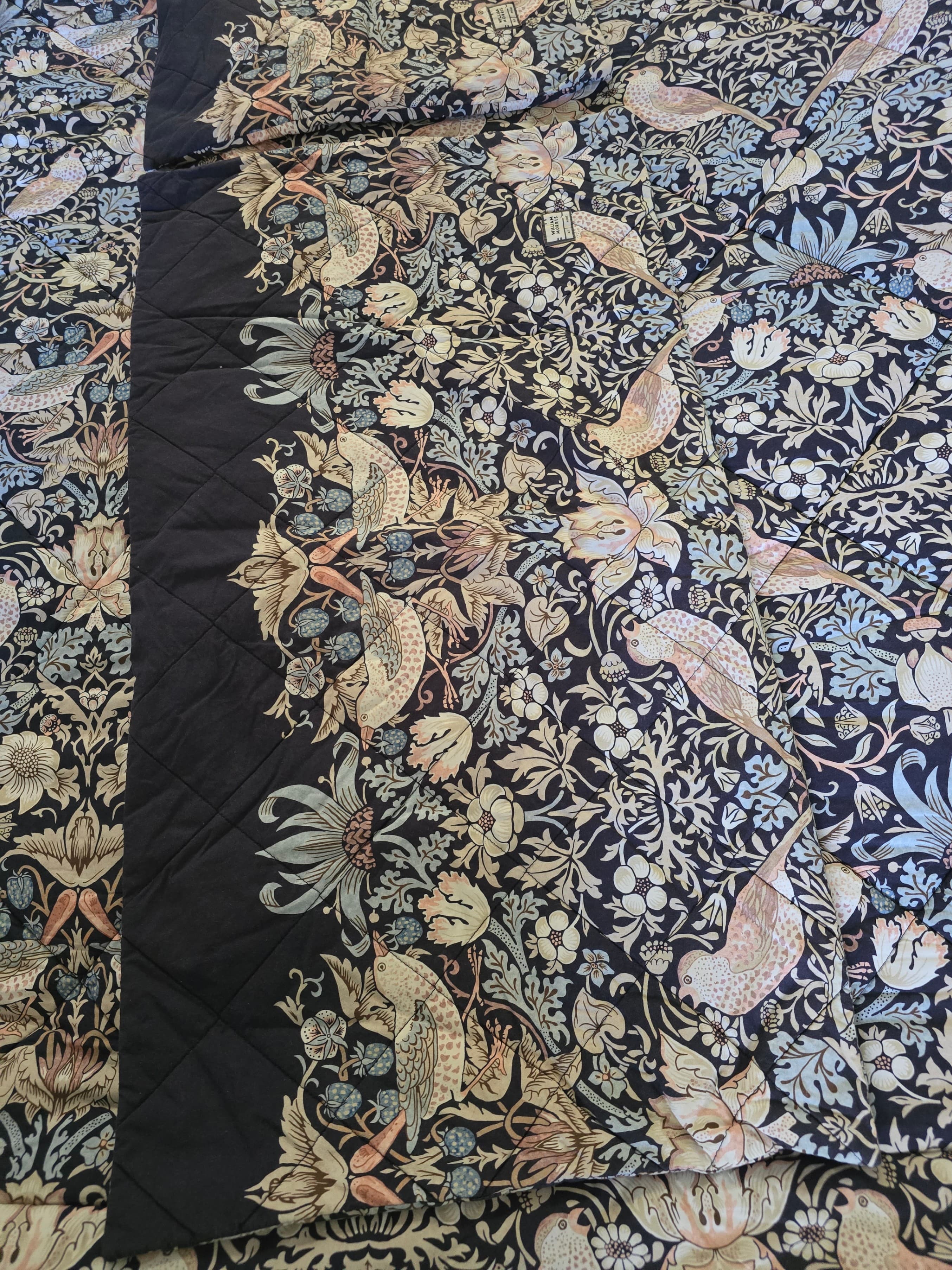 William Morris At Home Floral Quilt 100% Cotton King Size Quilt and 2 Shams - Thumbnail 5