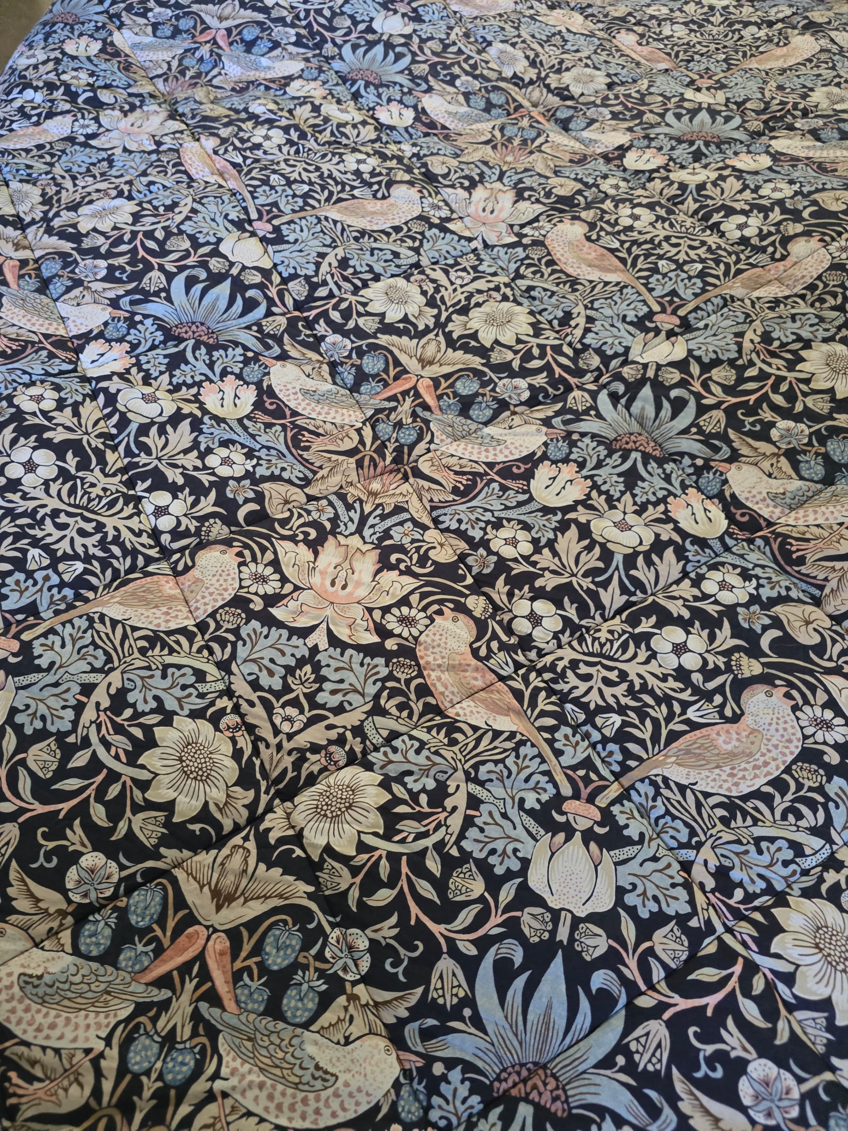 William Morris At Home Floral Quilt 100% Cotton King Size Quilt and 2 Shams - Thumbnail 7