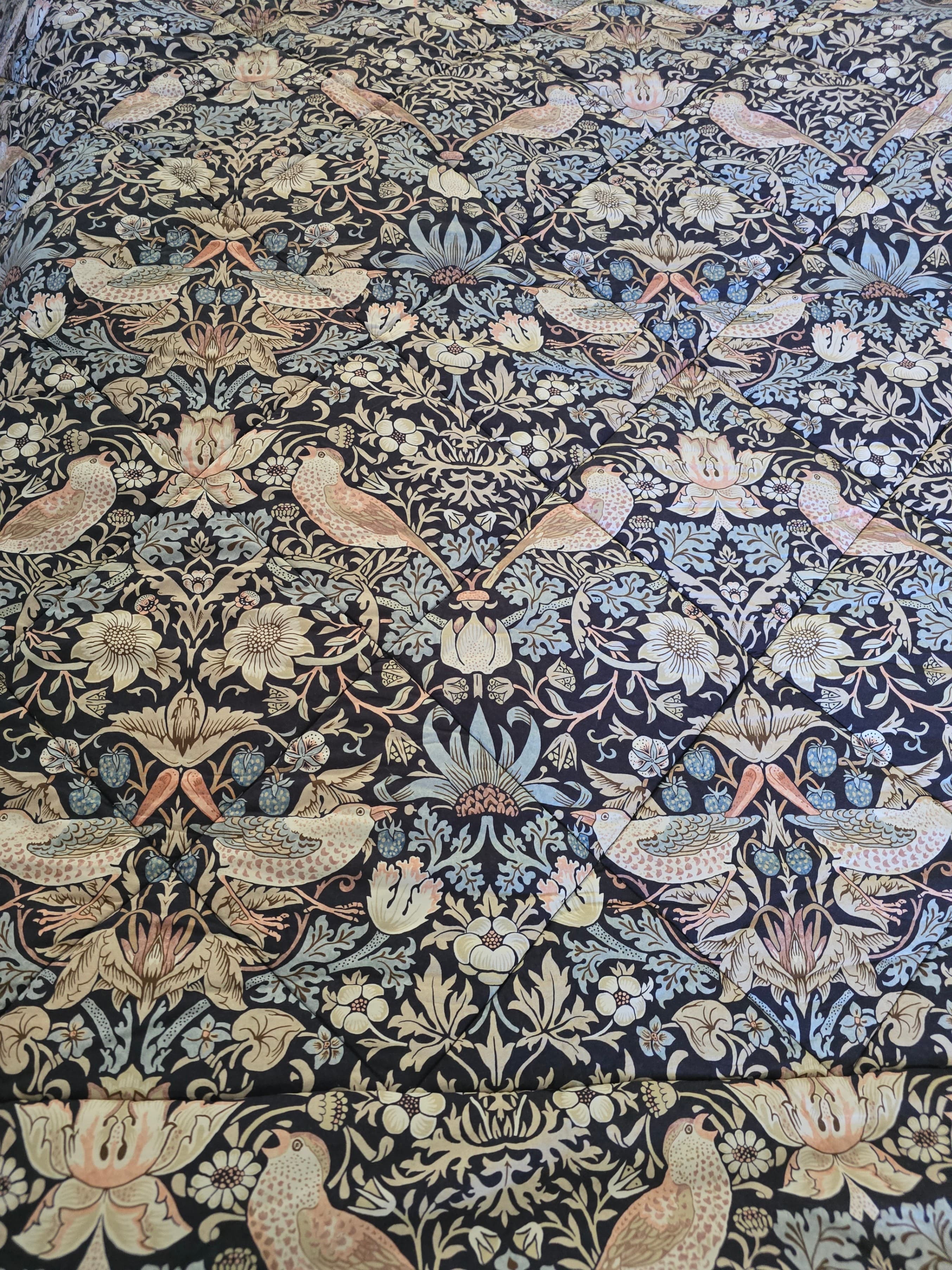 William Morris At Home Floral Quilt 100% Cotton King Size Quilt and 2 Shams - Thumbnail 6