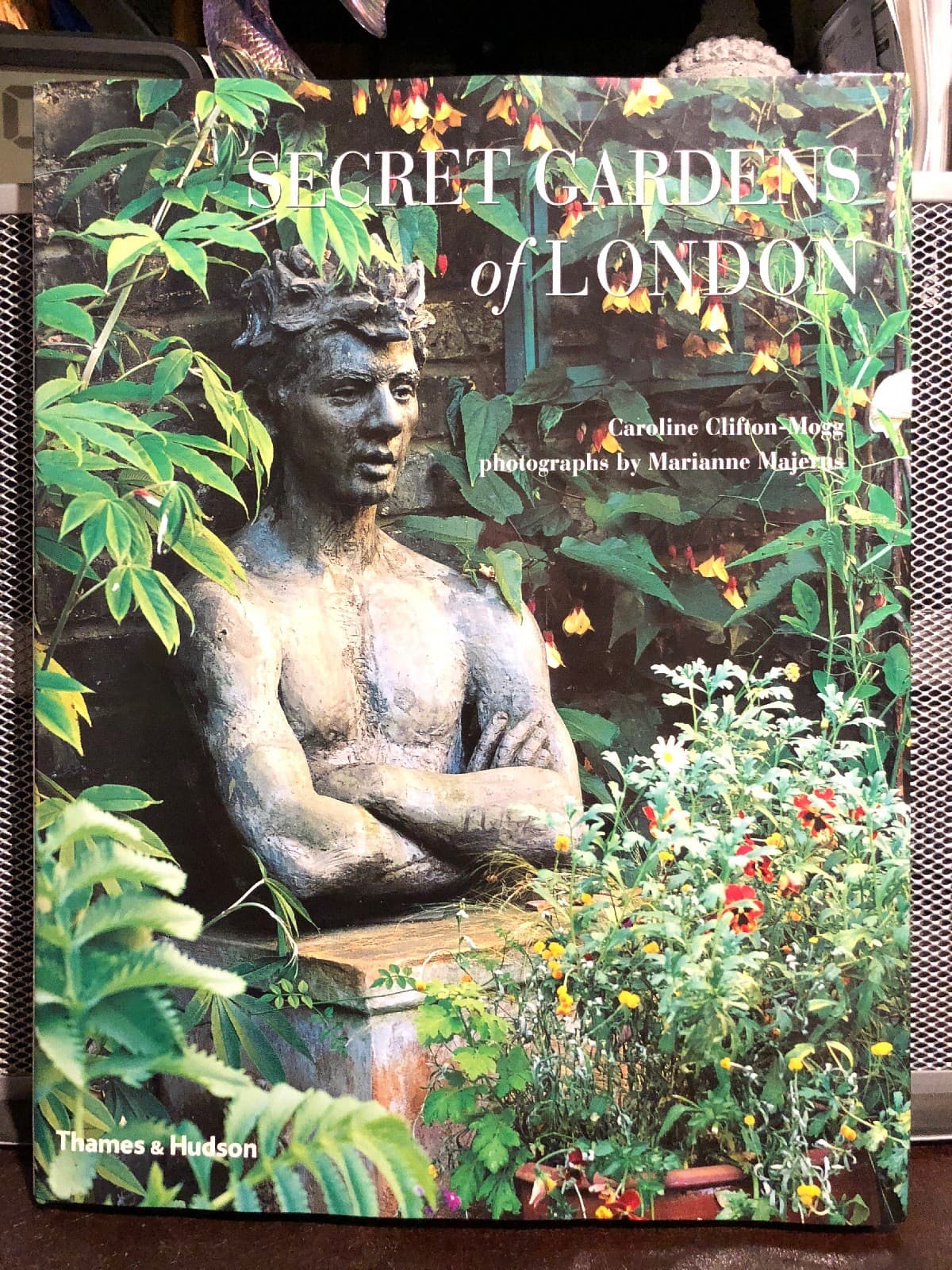 SECRET GARDENS OF LONDON By Marianne Majerus - Hardcover *Excellent Condition* - Image 1