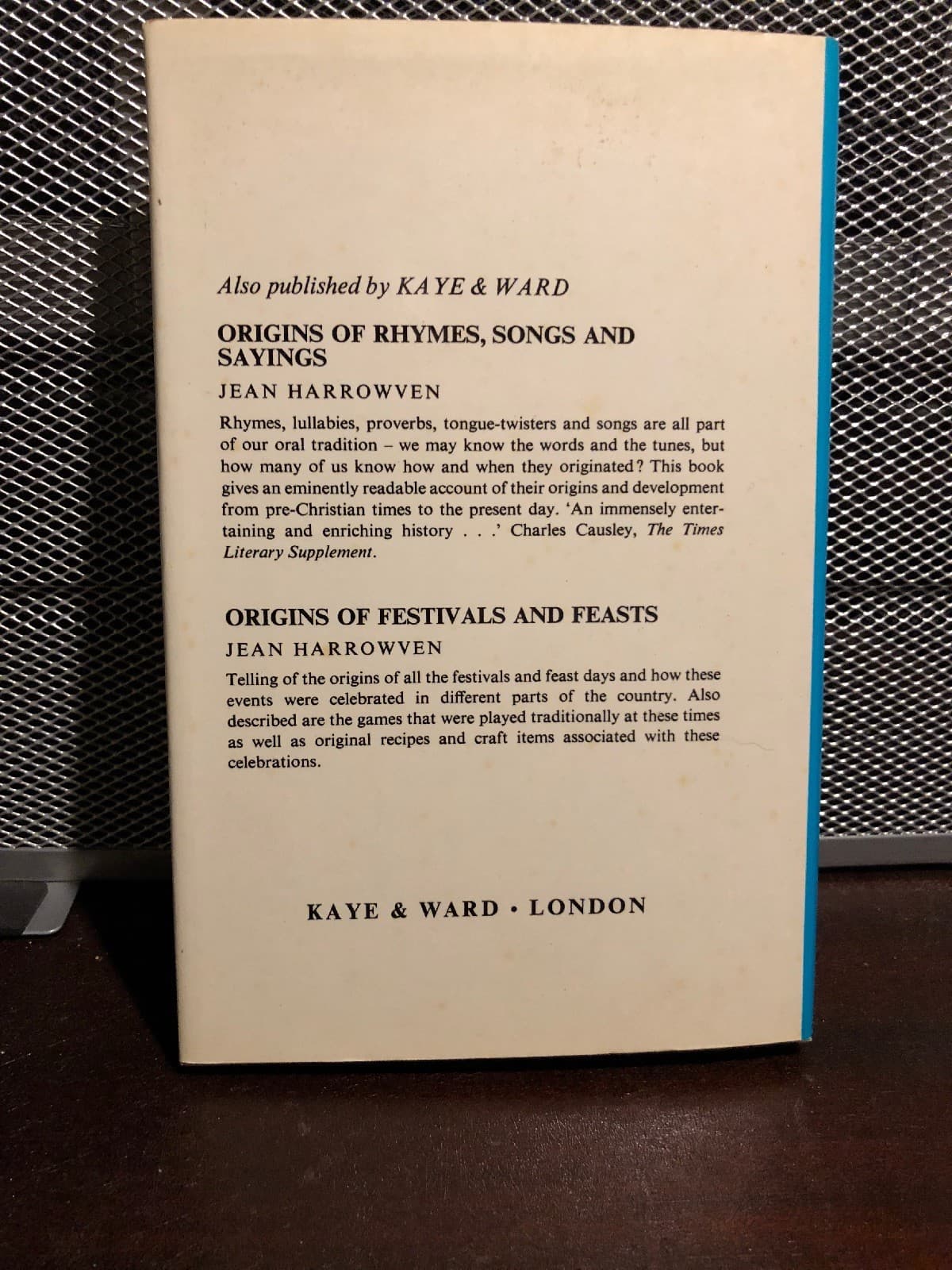 Ghosts of today 1980 hardcover 1st edition - Thumbnail 5