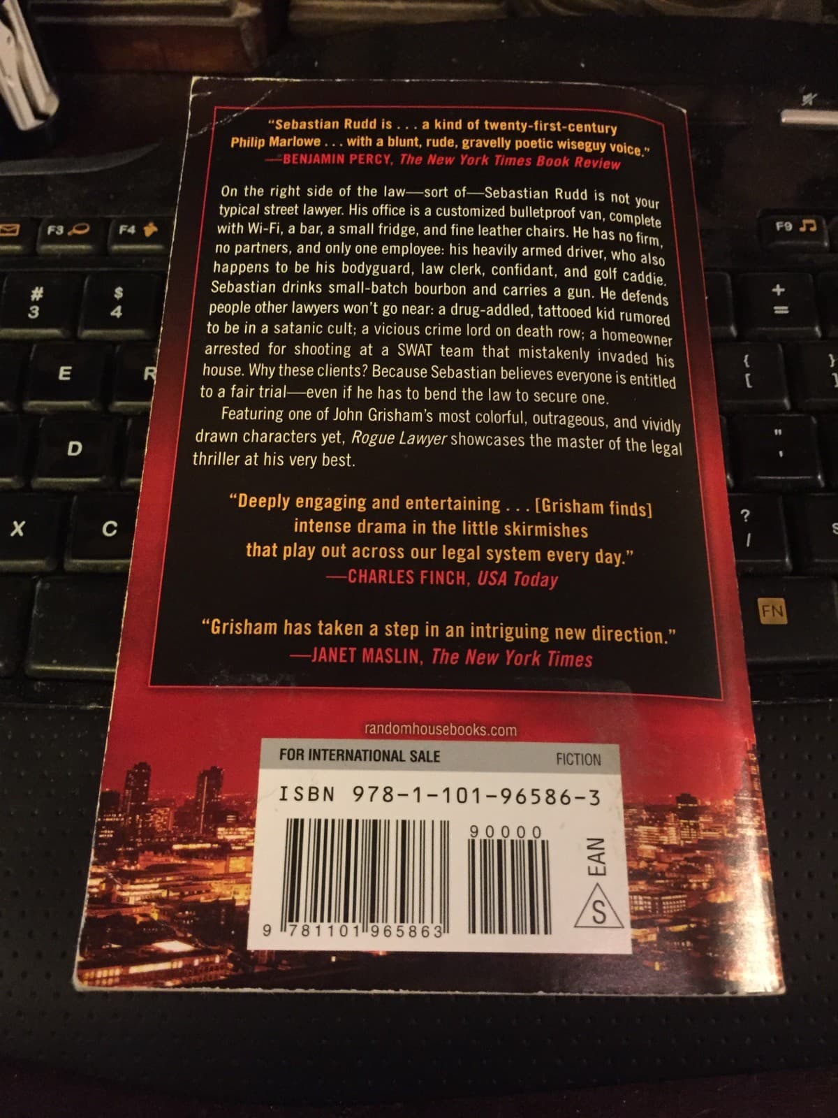 Rogue Lawyer paperback by John Grisham - Thumbnail 2